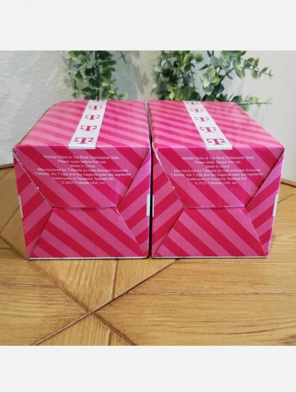 🎁 Set of 2 T-Mobile Holiday Collectible Etched 16oz Glasses (2023) NEW!